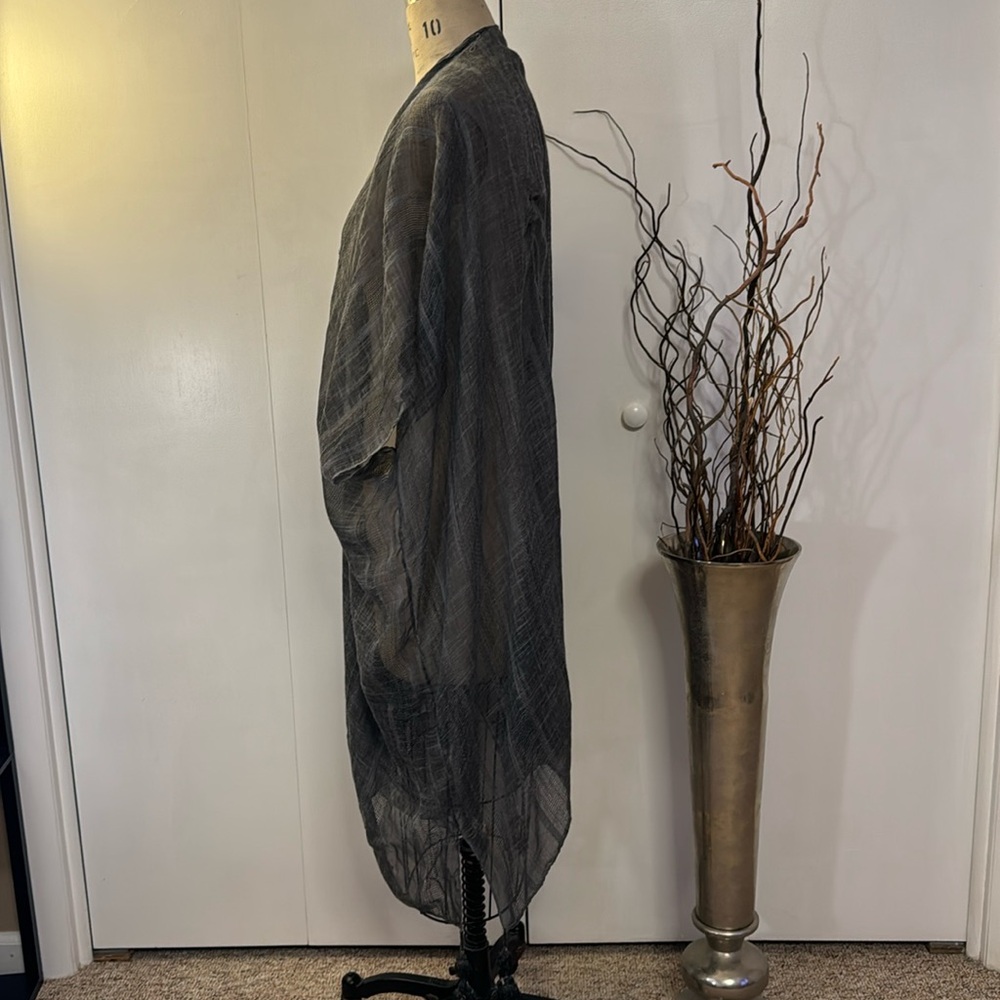 Gray shawl with fringe - Picture 4 of 6